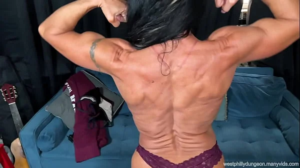 Bodybuilder GILF Azure Dee Returns!