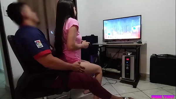 Mi Sobrina quiere Juga en mi Pc y Tiene que Hacerlo Sentada en mis Piernas