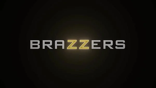 Gamer Girl Goes For The Better Dick.Savvy Suxx / Brazzers  / stream full from www.zzfull.com/gami