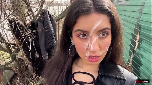 I want to walk through the park with cum on my face! Cum on my face! - Public Cumwalk