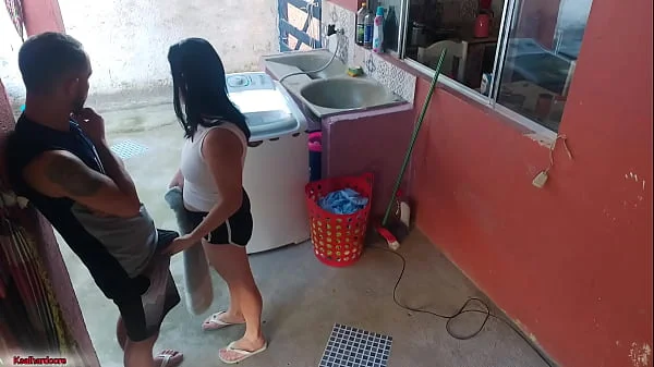 A patroa saiu e a empregada não resistiu meu pau ereto