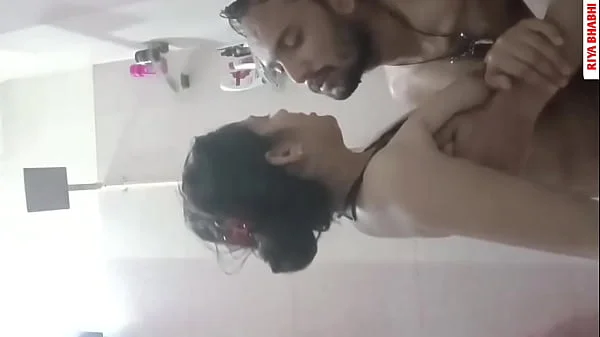 Indian cute bhabhi ki bathroom me ki ghodi bnake chudai jija ji ne