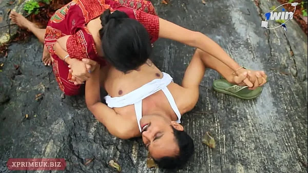 Hot Outdoor Sex With Indian Girlfriend in Rain