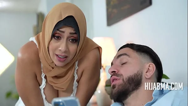 Divorced Muslim Lady Becomes A Thot Chasing Fame - HijabMa