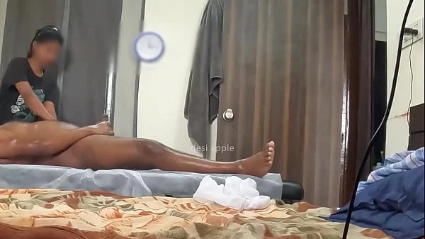 spa girl got surprised seeing small black dick