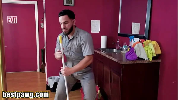 PAWG Kelsi Monroe Twerks Her Big Ass In Janitor Peter Green's Face & It's Nothing Butt Euphoria