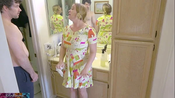 Fucking stepmom while she cleans the bathroom