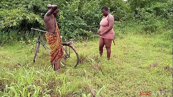 OKONKWO GAVE THE VILLAGE SLAY QUEEN A LIFT WITH HIS BICYCLE, FUCKED HER OUTDOOR