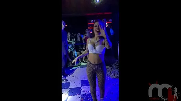 Mesmo gravida fui no show da Mc Mirella na Enigma Club e fodi com desconhecidos.