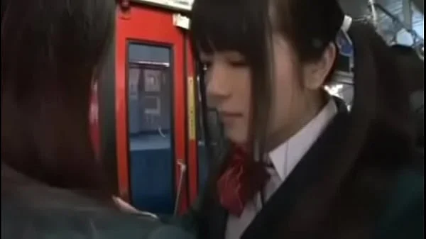 Extraño seduce y coje a colegiala en el bus 4