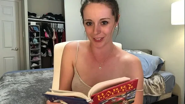 Lendo Harry Potter histericamente enquanto sento em um vibrador!