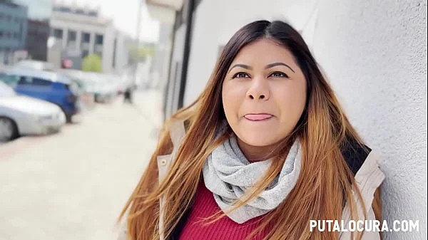 chica de El Salvador es convencida en la calle para hacer sexo