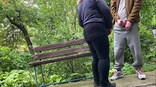 Cum on big ass MILF in jeans in the park